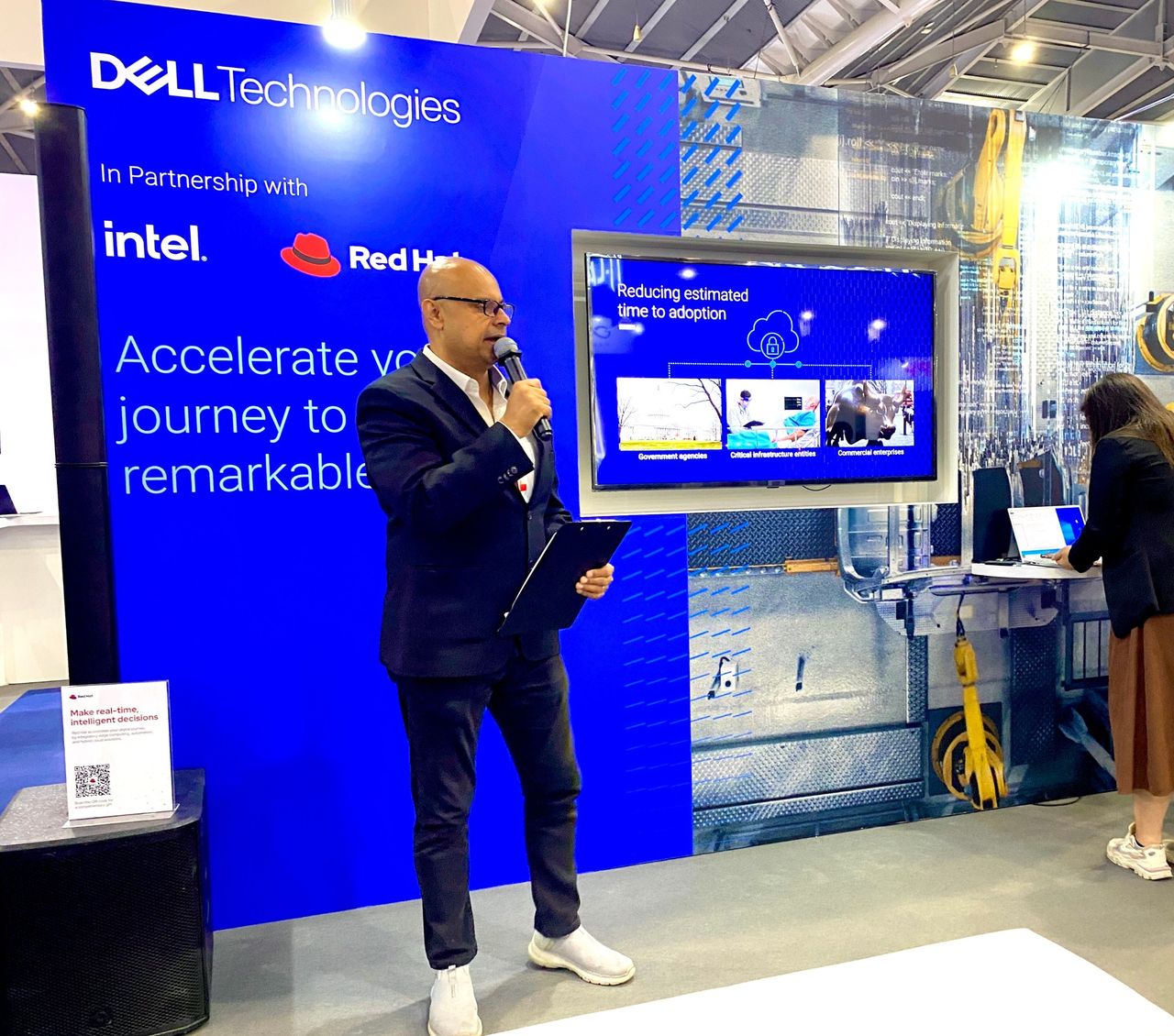 Rico Smith hosting at the Dell Technologies booth