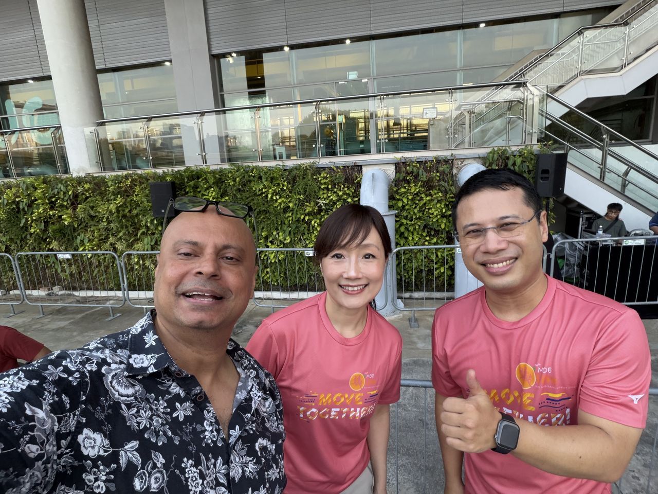 Rico Smith with two guests at a family run event